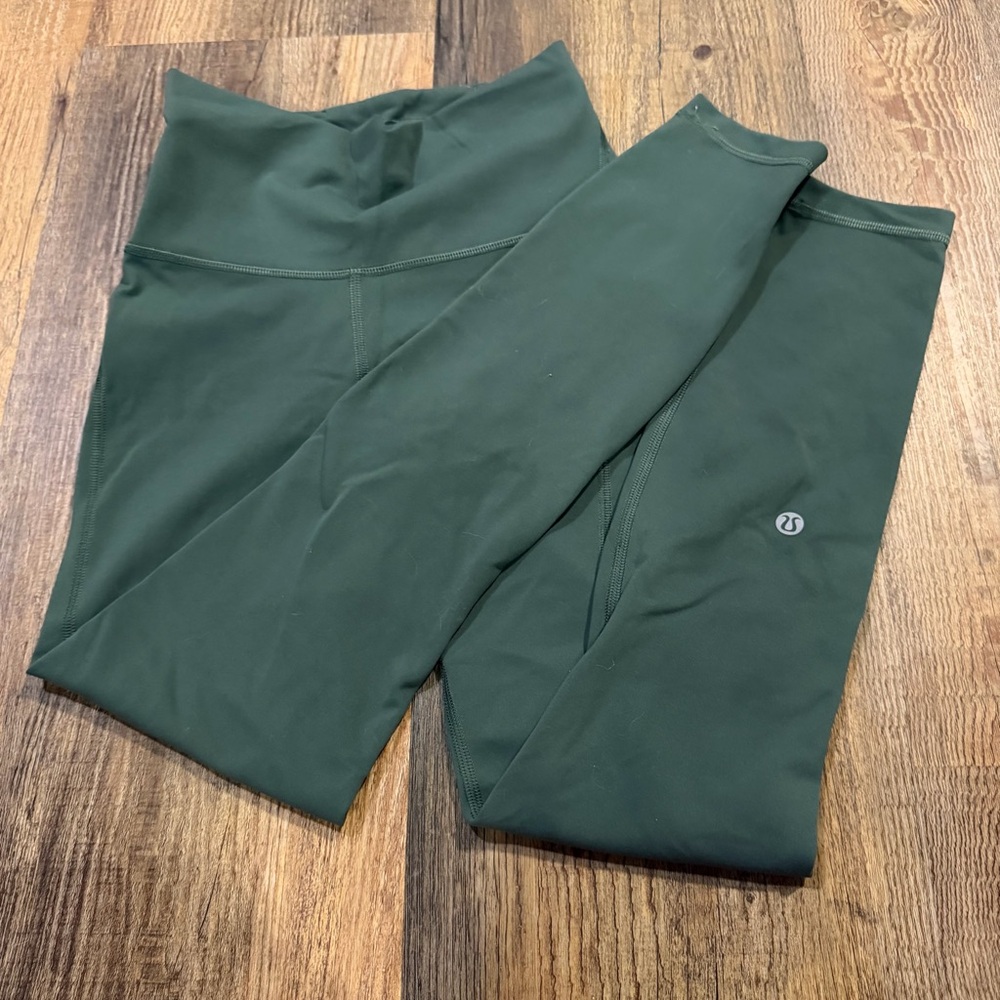 Lululemon wonder train size 4
